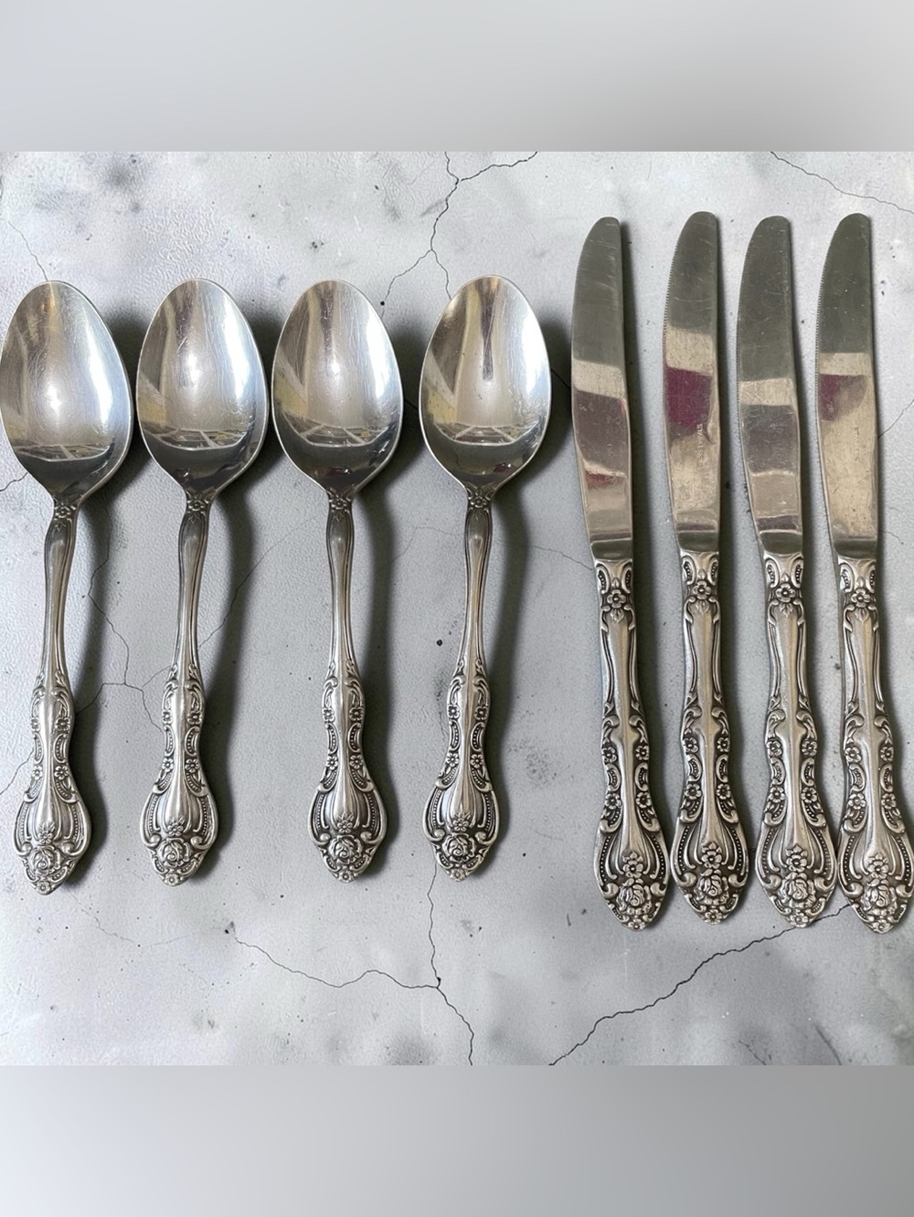 Imperial international /Oneida flatware, 4 spoons & 4 knives